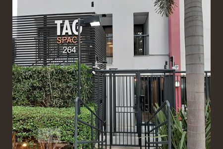 Apartamento para alugar com 50m², 2 quartos e 1 vaga Apartamento para alugar com 50m², 2 quartos e 1 vagaFachada