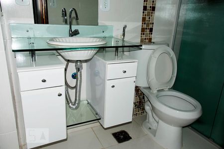 Apartamento para alugar com 72m², 2 quartos e 1 vagaDetalhe banheiro