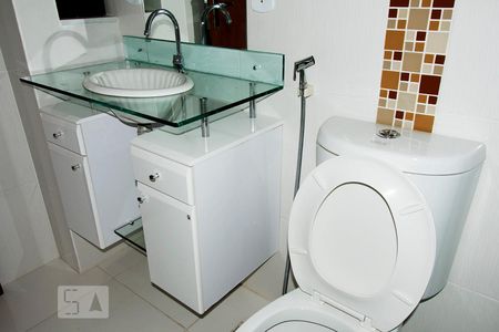 Apartamento para alugar com 72m², 2 quartos e 1 vagaDetalhe banheiro