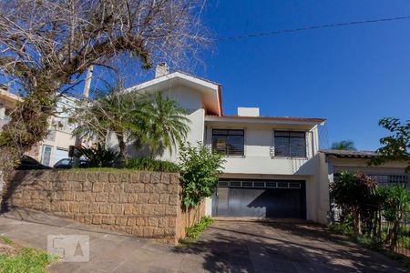 Casa para alugar com 267m², 4 quartos e 4 vagas Casa para alugar com 267m², 4 quartos e 4 vagasEntrada da Garagem