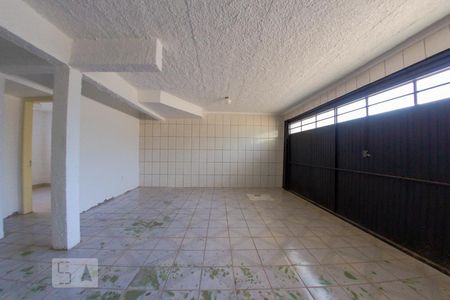 Casa para alugar com 267m², 4 quartos e 4 vagas Casa para alugar com 267m², 4 quartos e 4 vagasGaragem