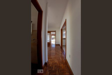 Corredor de casa para alugar com 4 quartos, 267m² em Três Figueiras, Porto Alegre