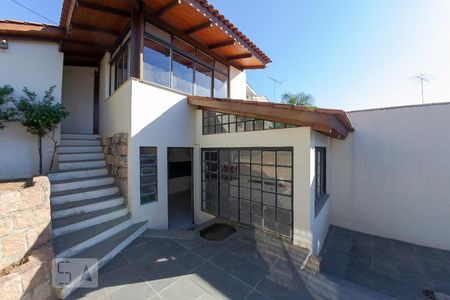 Casa para alugar com 267m², 4 quartos e 4 vagas Casa para alugar com 267m², 4 quartos e 4 vagasEdícola