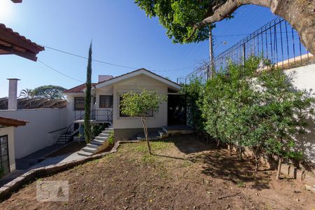 Casa para alugar com 267m², 4 quartos e 4 vagas Casa para alugar com 267m², 4 quartos e 4 vagasPátio