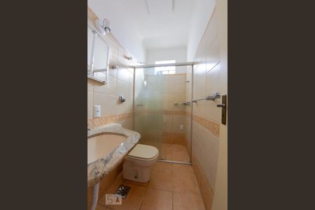 Casa para alugar com 267m², 4 quartos e 4 vagas Casa para alugar com 267m², 4 quartos e 4 vagasBanheiro da Suíte