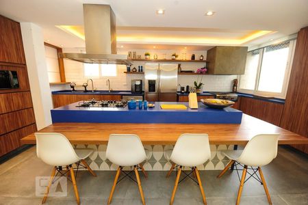 Apartamento para alugar com 300m², 4 quartos e 2 vagas Apartamento para alugar com 300m², 4 quartos e 2 vagasCozinha