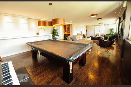 Apartamento para alugar com 300m², 4 quartos e 2 vagas Apartamento para alugar com 300m², 4 quartos e 2 vagasSala