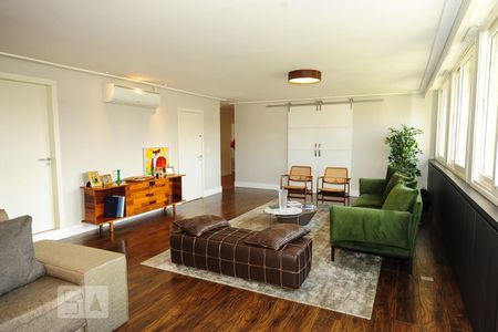 Apartamento para alugar com 300m², 4 quartos e 2 vagas Apartamento para alugar com 300m², 4 quartos e 2 vagasSala