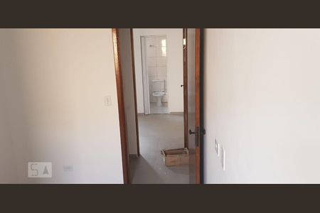 Casa de condomínio à venda com 61m², 2 quartos e 1 vagaCorredor
