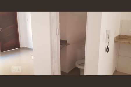 Casa de condomínio à venda com 61m², 2 quartos e 1 vagaSala/ Banheiro