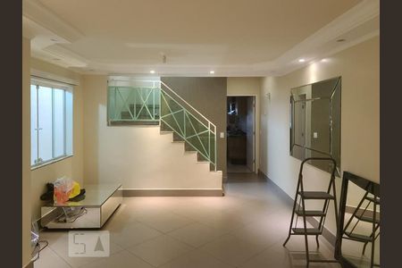 Casa para alugar com 145m², 3 quartos e 2 vagasSala