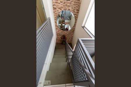 Escada de casa para alugar com 3 quartos, 280m² em Jardim Colombo, São Paulo