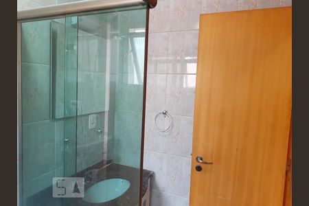 Banheiro de apartamento à venda com 2 quartos, 63m² em Jardim Ester, São Paulo