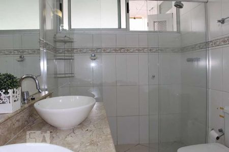 Banheiro de apartamento à venda com 3 quartos, 140m² em Liberdade, São Paulo