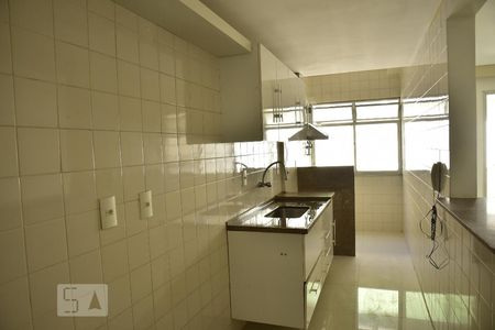 Apartamento à venda com 150m², 2 quartos e 2 vagasCozinha