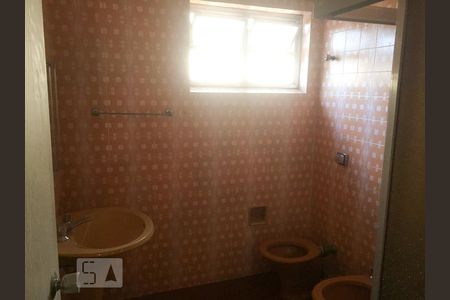 Casa à venda com 253m², 4 quartos e 5 vagasBanheiro 2