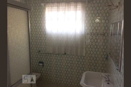 Banheiro 1 de casa à venda com 4 quartos, 253m² em Vila Canero, São Paulo