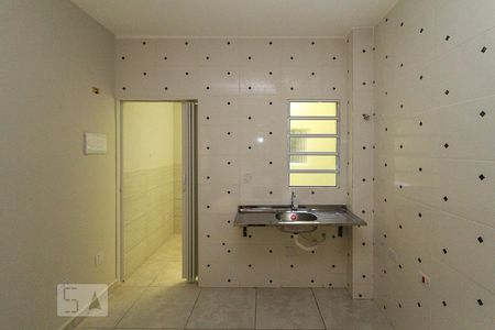Cozinha de apartamento para alugar com 1 quarto, 38m² em Vila Antonina, São Paulo