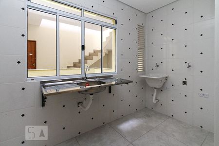 Cozinha de apartamento para alugar com 1 quarto, 35m² em Vila Antonina, São Paulo
