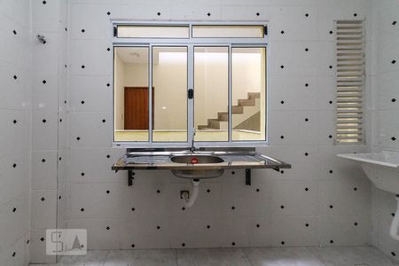 Cozinha de apartamento para alugar com 1 quarto, 35m² em Vila Antonina, São Paulo