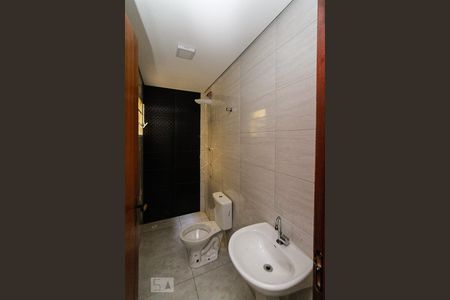 Banheiro de apartamento para alugar com 1 quarto, 35m² em Vila Antonina, São Paulo