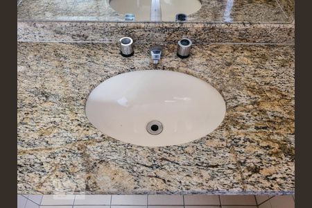 Apartamento à venda com 87m², 3 quartos e 2 vagasDetalhe do banheiro da suíte 