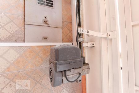 Garagem - Portão automático de casa à venda com 2 quartos, 75m² em Conjunto Residencial Jardim Canaã, São Paulo