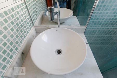 Banheiro de casa à venda com 2 quartos, 75m² em Conjunto Residencial Jardim Canaã, São Paulo
