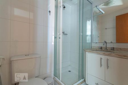 Banheiro de apartamento para alugar com 2 quartos, 40m² em Centro, Curitiba