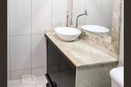 Apartamento para alugar com 42m², 2 quartos e sem vagaBanheiro