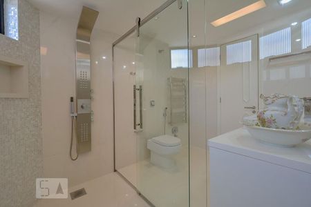 Apartamento para alugar com 260m², 3 quartos e 4 vagas Apartamento para alugar com 260m², 3 quartos e 4 vagasBanheiro