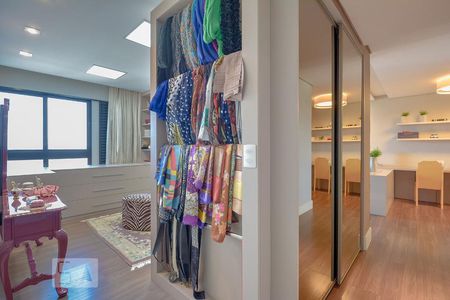 Apartamento para alugar com 260m², 3 quartos e 4 vagas Apartamento para alugar com 260m², 3 quartos e 4 vagasSuíte 2