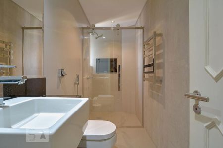 Apartamento para alugar com 260m², 3 quartos e 4 vagas Apartamento para alugar com 260m², 3 quartos e 4 vagasBanheiro