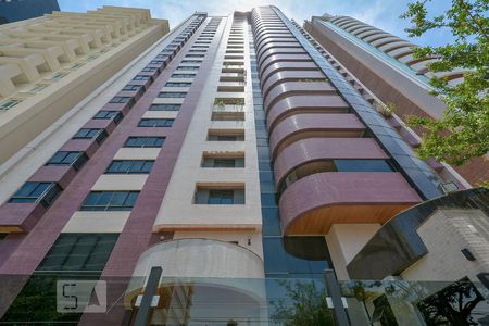 Apartamento para alugar com 260m², 3 quartos e 4 vagas Apartamento para alugar com 260m², 3 quartos e 4 vagasFachada