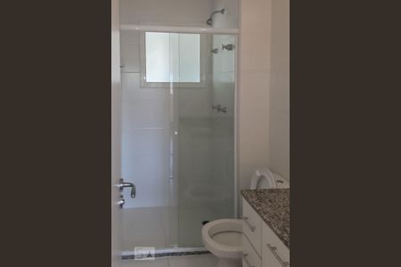 Banheiro de apartamento para alugar com 3 quartos, 88m² em Jardim Tupanci, Barueri