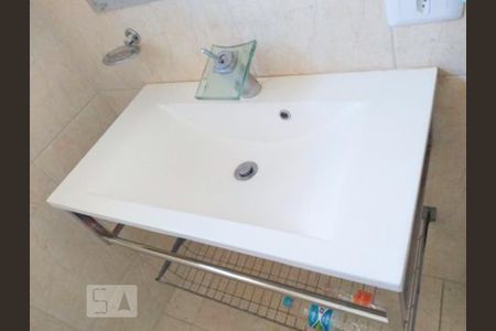 Banheiro de kitnet/studio para alugar com 1 quarto, 20m² em Americanópolis, São Paulo