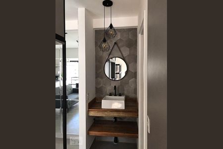 Banheiro de apartamento à venda com 1 quarto, 38m² em Vila Suzana, São Paulo