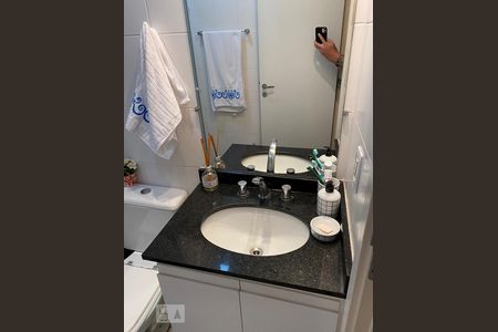 Apartamento à venda com 94m², 2 quartos e 2 vagas Apartamento à venda com 94m², 2 quartos e 2 vagasBanheiro da Suite