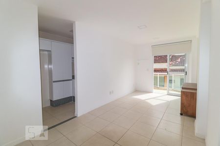 Sala de apartamento para alugar com 2 quartos, 65m² em Taquara, Rio de Janeiro