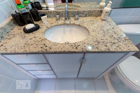Apartamento à venda com 107m², 3 quartos e 2 vagasBanheiro da suíte