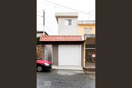 Casa à venda com 165m², 4 quartos e 3 vagas Casa à venda com 165m², 4 quartos e 3 vagasFachada
