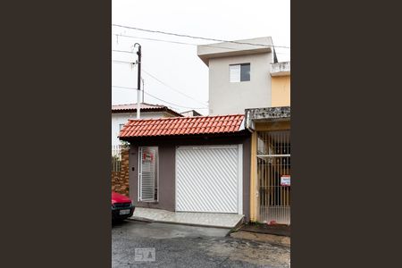 Casa à venda com 165m², 4 quartos e 3 vagas Casa à venda com 165m², 4 quartos e 3 vagasFachada