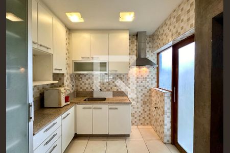 Apartamento para alugar com 100m², 3 quartos e 2 vagas Apartamento para alugar com 100m², 3 quartos e 2 vagasCozinha