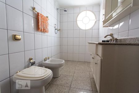 Apartamento para alugar com 160m², 4 quartos e 1 vaga Apartamento para alugar com 160m², 4 quartos e 1 vagaBanheiro Corredor