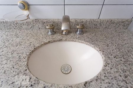 Apartamento para alugar com 160m², 4 quartos e 1 vaga Apartamento para alugar com 160m², 4 quartos e 1 vagaBanheiro Corredor