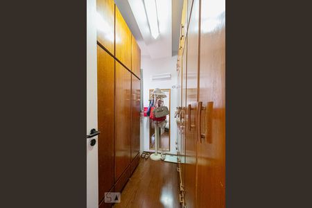 Closet da suíte de apartamento à venda com 3 quartos, 128m² em Indianópolis, São Paulo