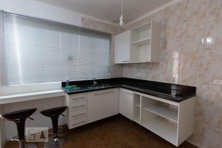 Cozinha de casa de condomínio para alugar com 2 quartos, 32m² em Vila Bela, São Paulo