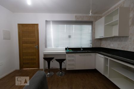 Cozinha de casa de condomínio para alugar com 2 quartos, 32m² em Vila Bela, São Paulo