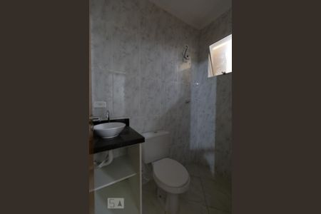 Banheiro de casa de condomínio para alugar com 2 quartos, 32m² em Vila Bela, São Paulo