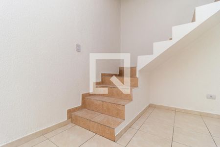 Escada de casa de condomínio para alugar com 1 quarto, 30m² em Quarta Parada, São Paulo